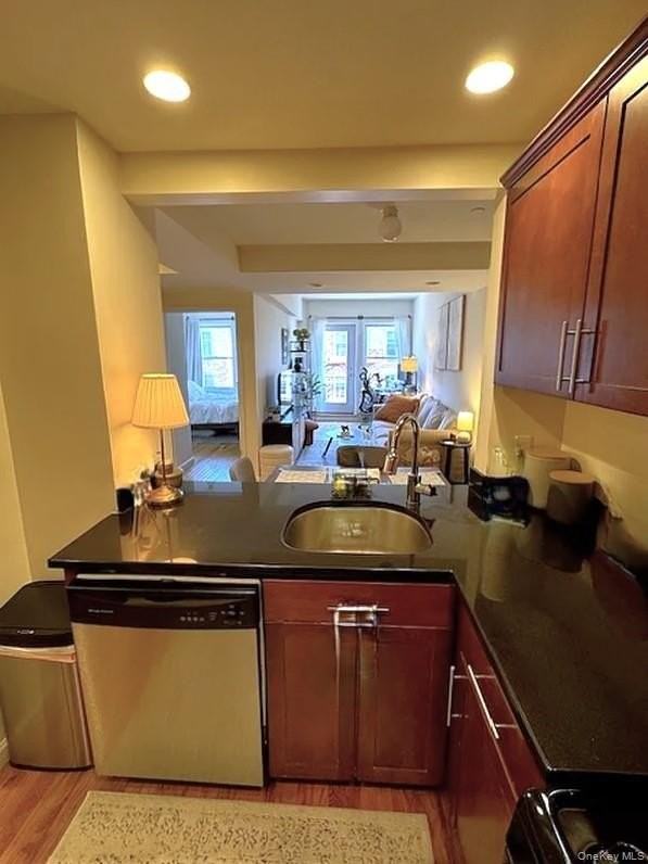 4132 44th St Apt 3b #3B - Photo 3 of 18