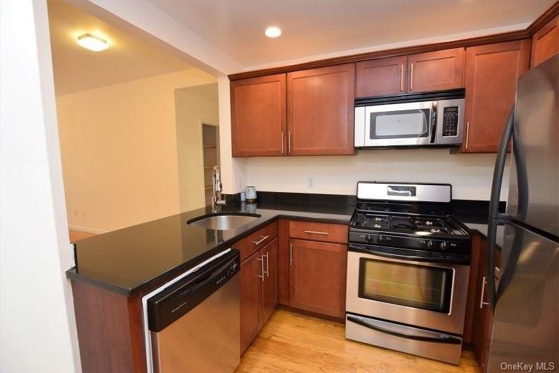 4132 44th St Apt 3b #3B - Photo 4 of 18