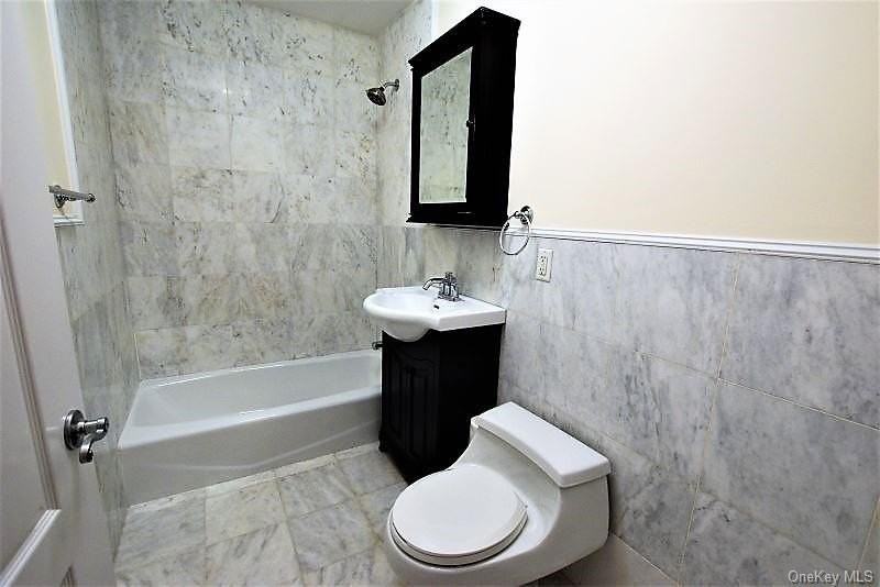 4132 44th St Apt 3b #3B - Photo 7 of 18