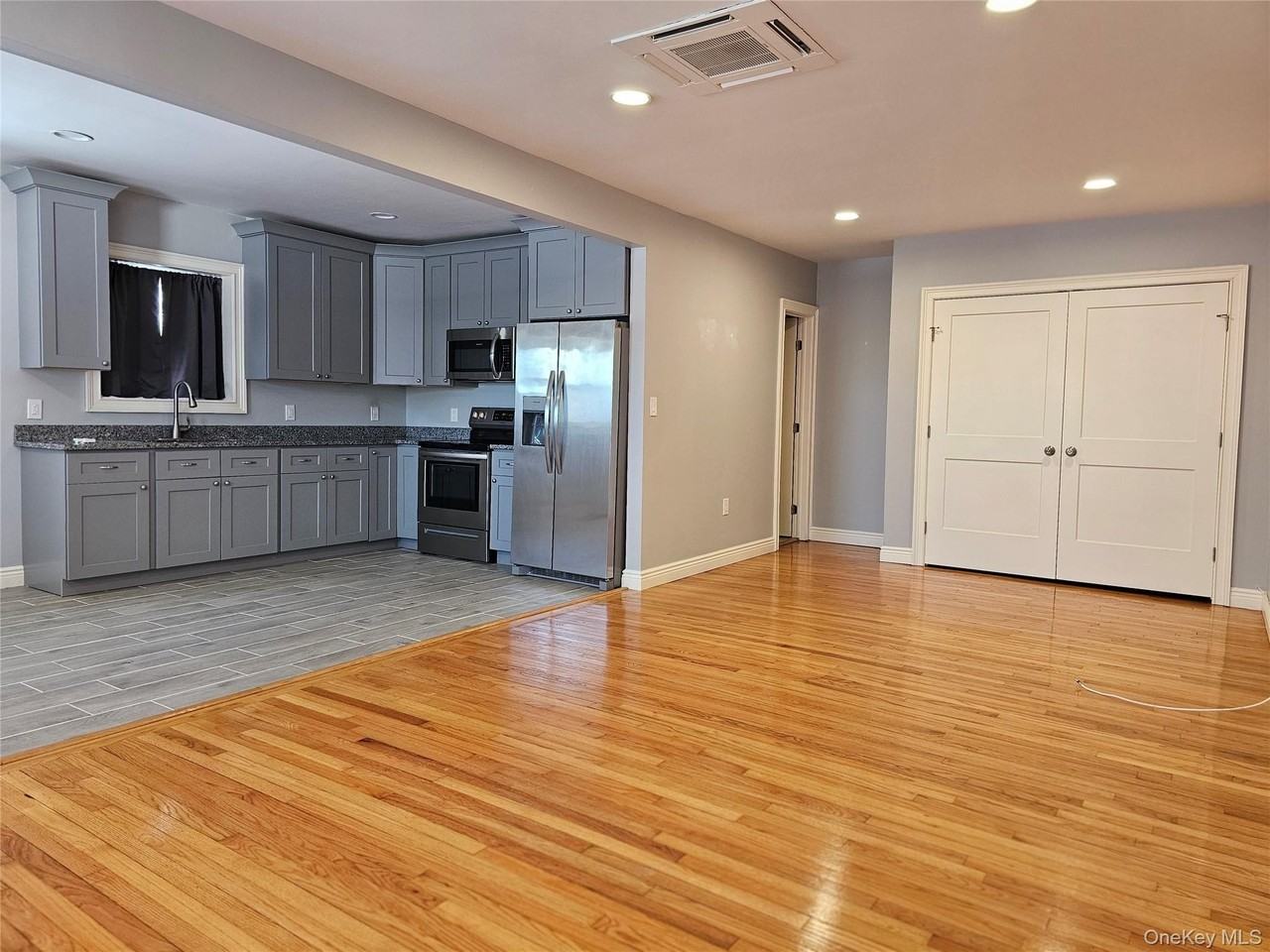 3 Shady Lawn Pl Unit 2 #2 - Photo 4 of 16