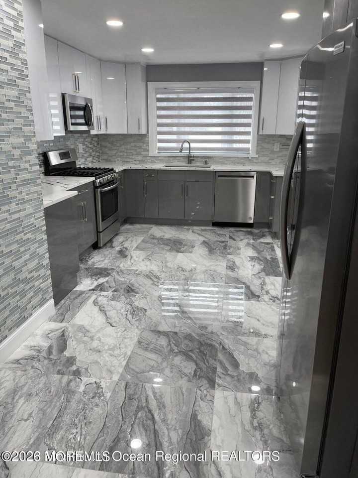 6 Dwight Dr - Photo 2 of 14