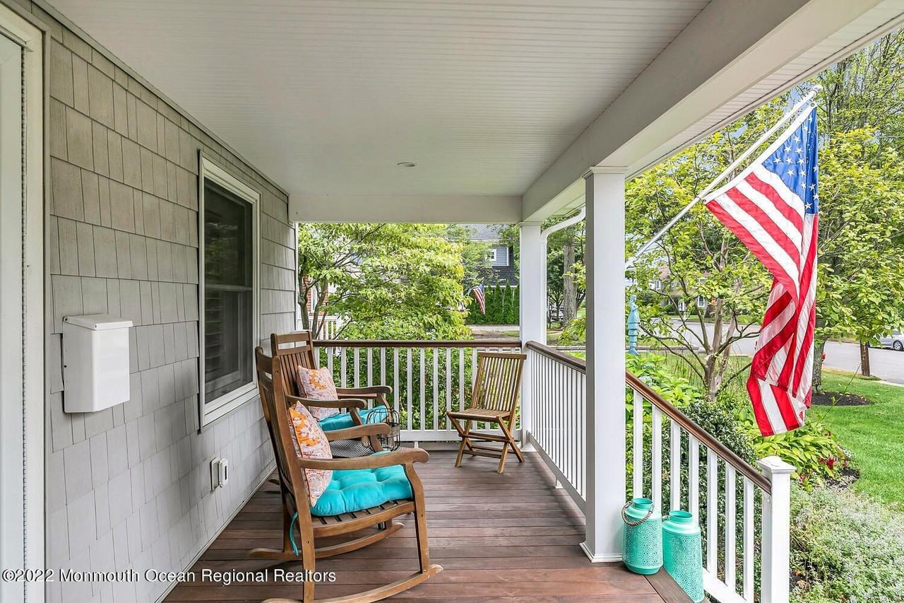 334 Pitney Ave - Photo 5 of 33