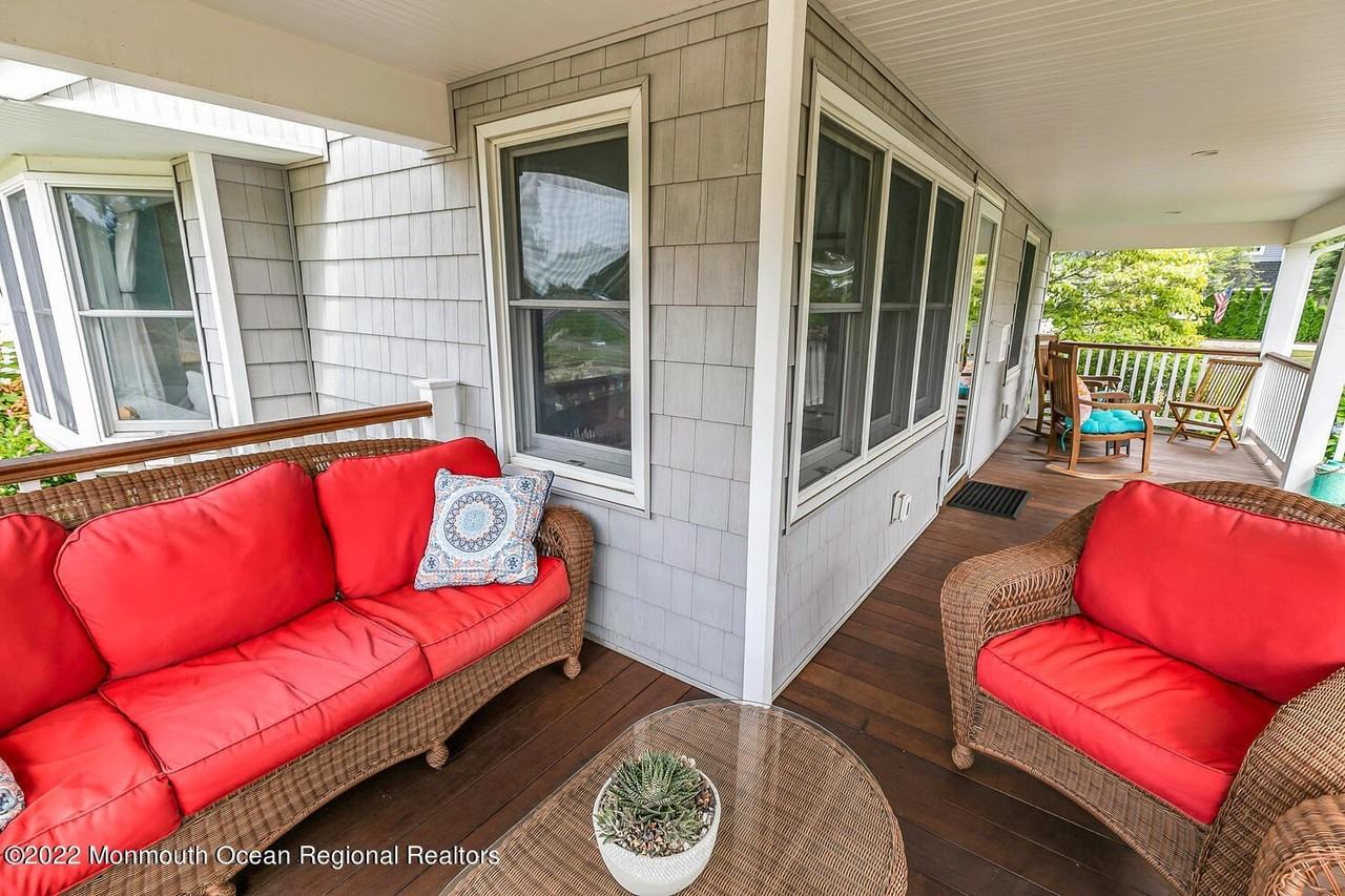 334 Pitney Ave - Photo 6 of 33