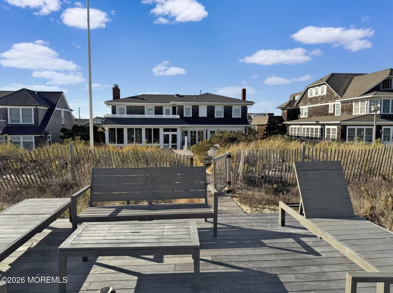 985 East Ave - Photo 2 of 29