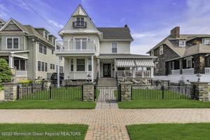 featured image of 210 8th Ave