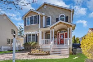 featured image of 323 E Main St