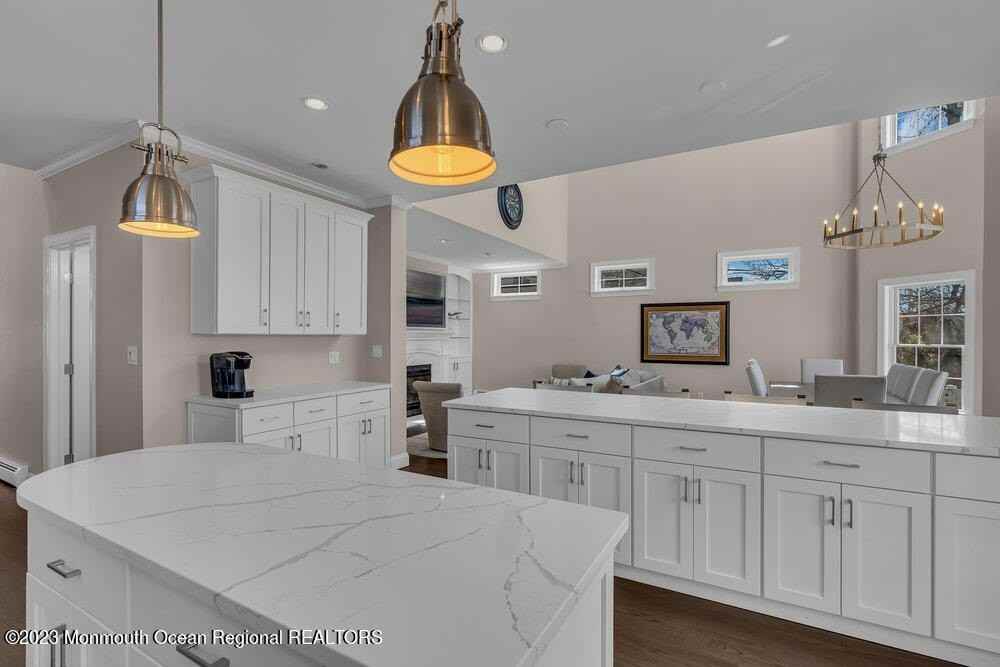 323 E Main St - Photo 7 of 32