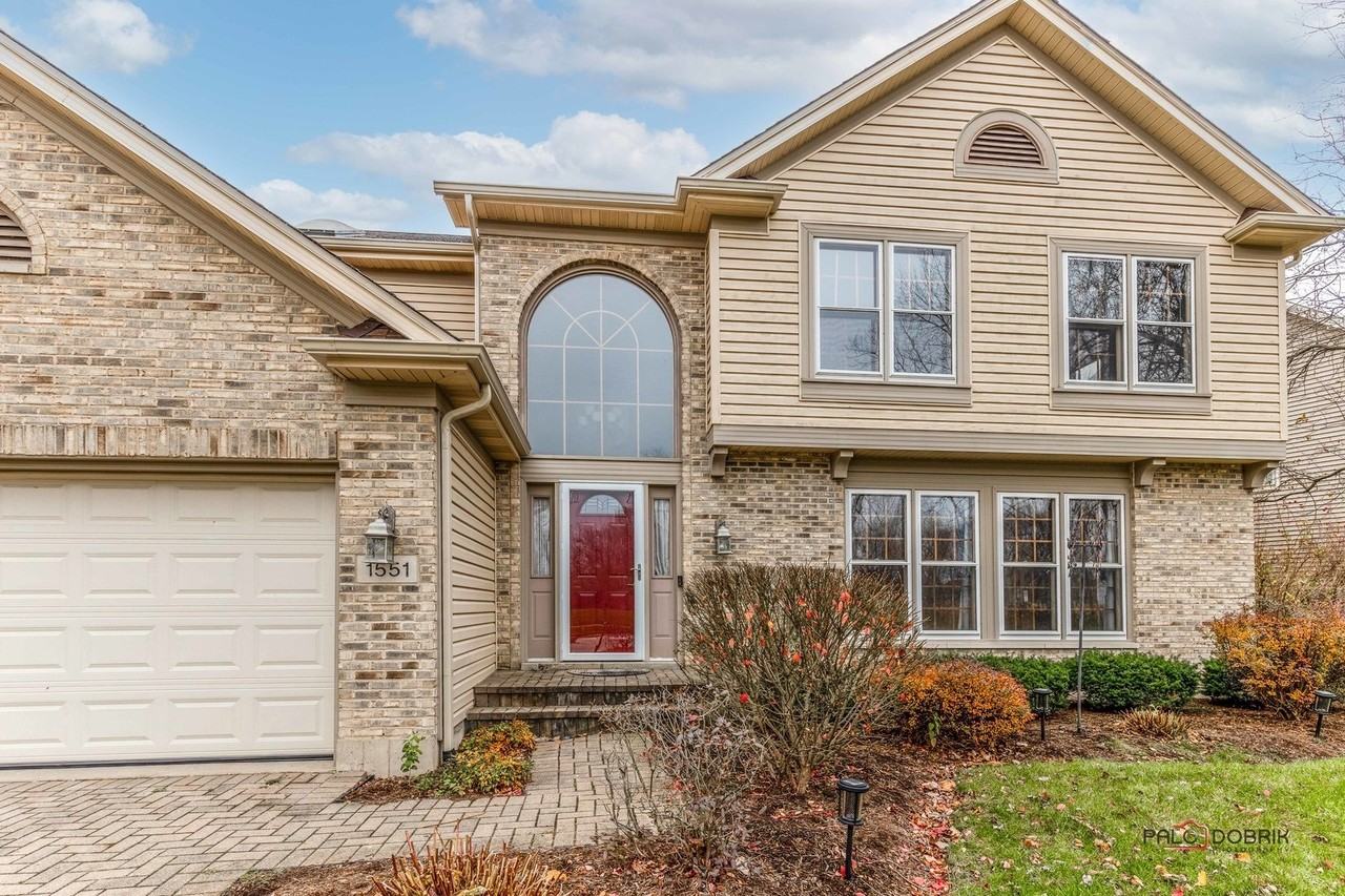 1551 Crowfoot Cir N - Photo 2 of 36