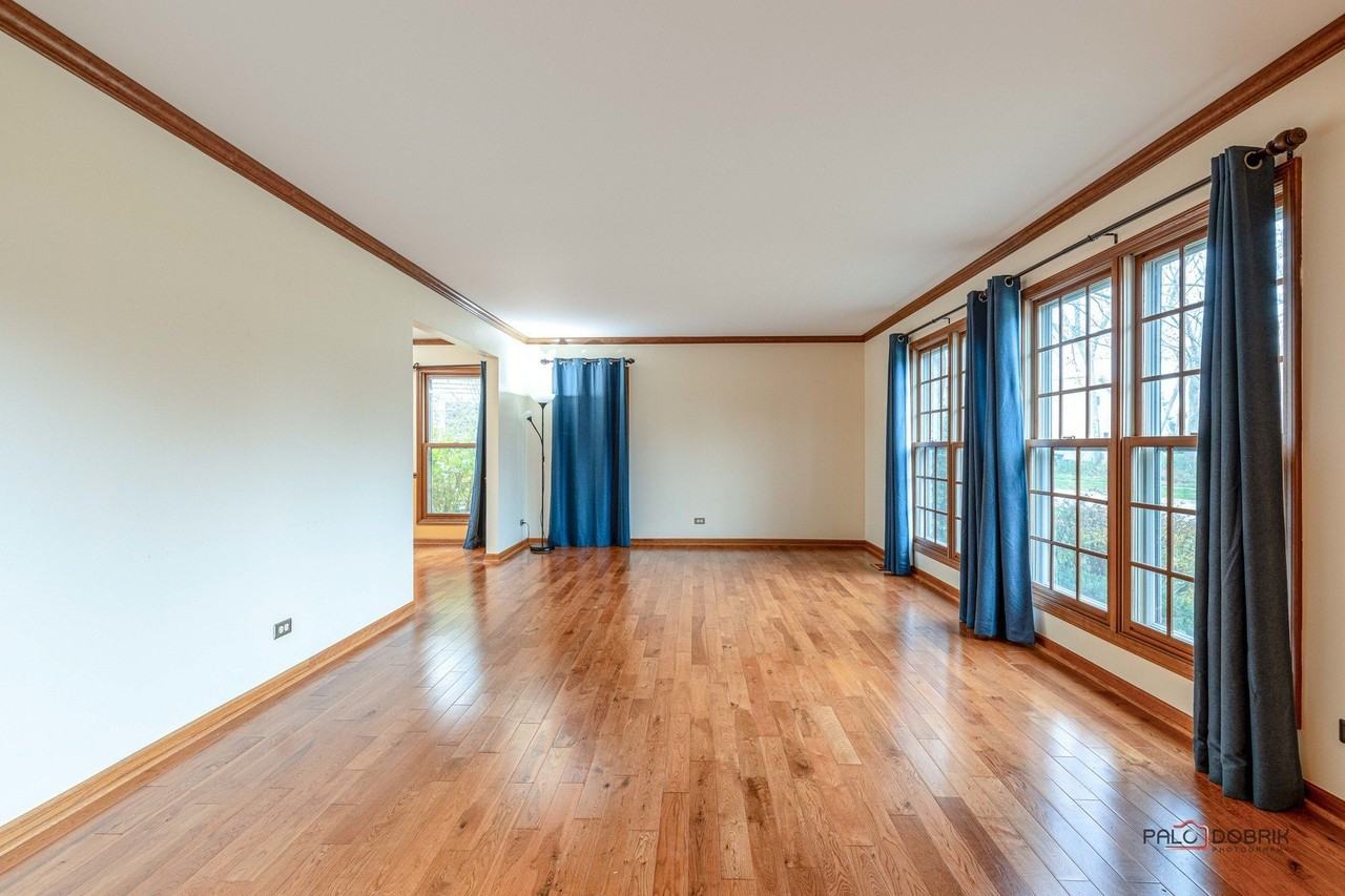 1551 Crowfoot Cir N - Photo 5 of 36