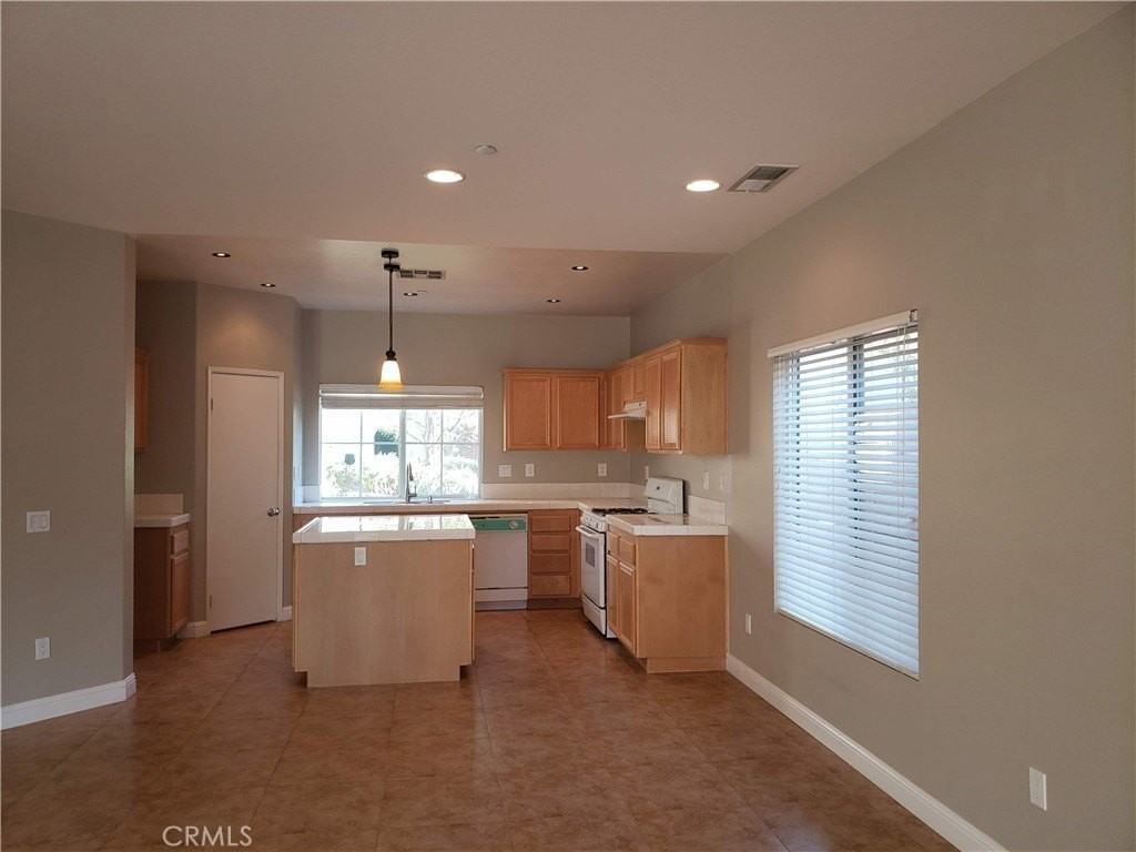 736 Summit Dr - Photo 7 of 23