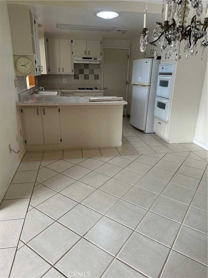 4140 Mockingbird Ln - Photo 3 of 9