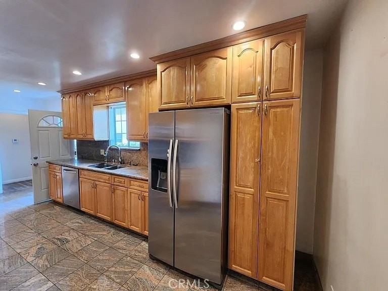 14608 Cohasset St - Photo 3 of 13