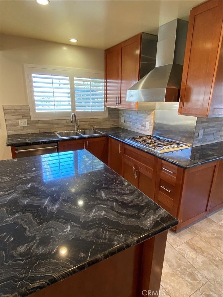 9813 Rhea Ave - Photo 3 of 21