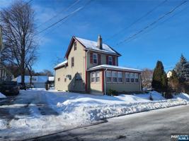 featured image of 7 Lindsley Rd