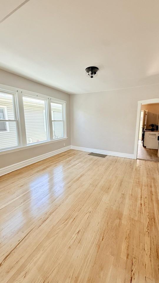 4849 W Eddy St - Photo 5 of 10