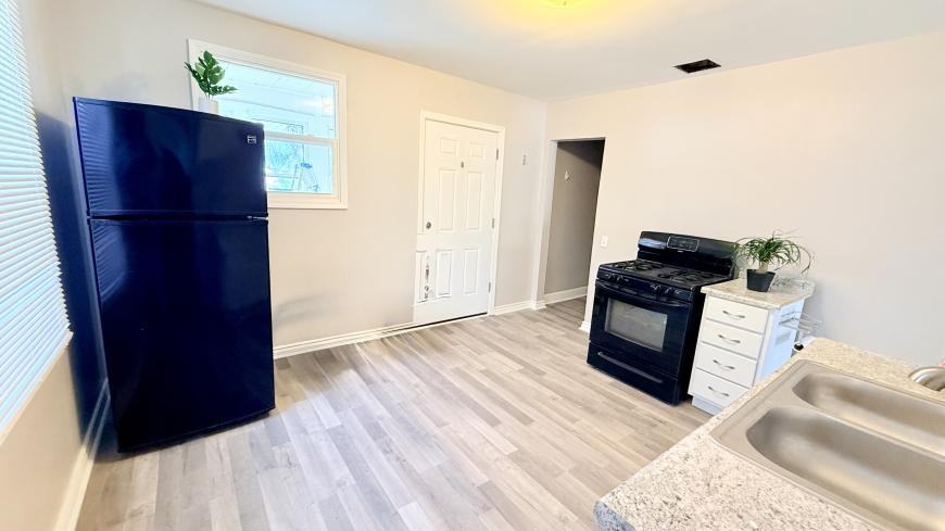 4849 W Eddy St - Photo 6 of 10