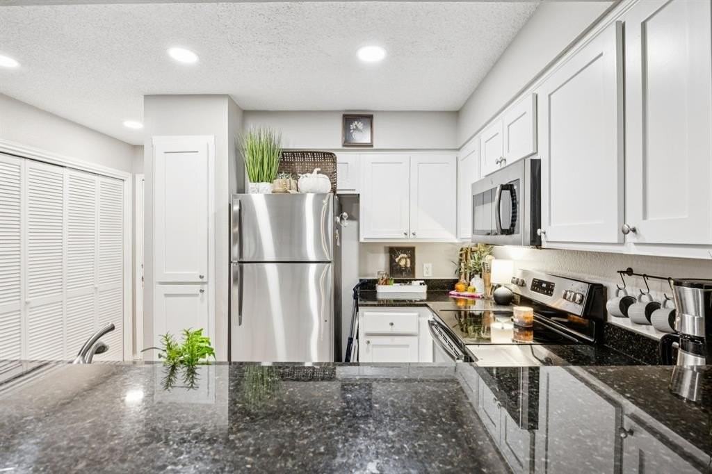 3003 Kathleen Ln - Photo 6 of 13