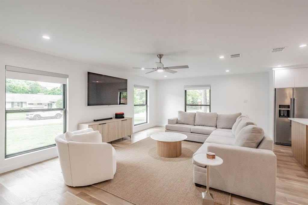 3641 Timberview Rd - Photo 4 of 29