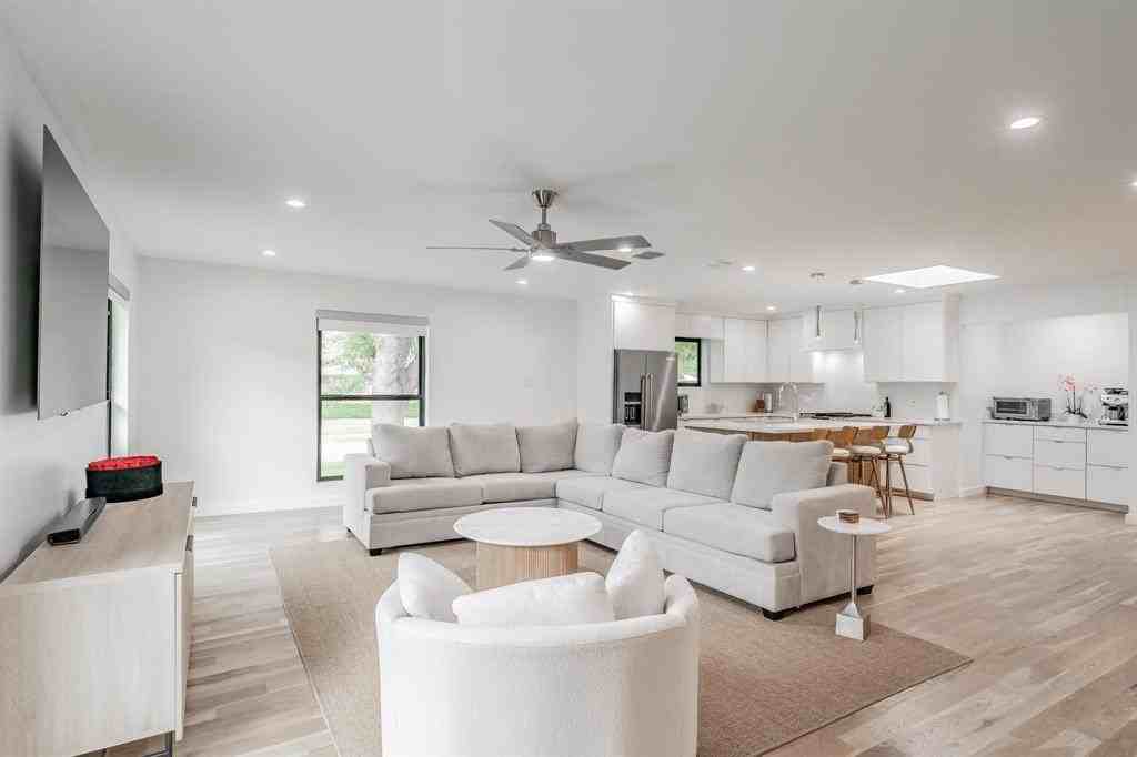 3641 Timberview Rd - Photo 5 of 29