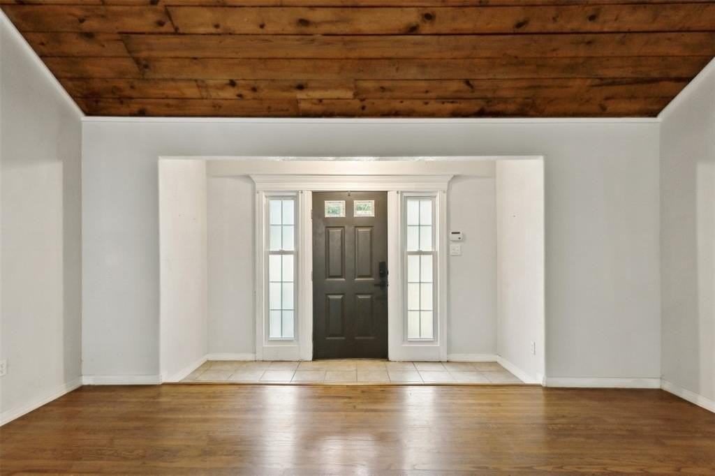 4113 Valentine St - Photo 3 of 30