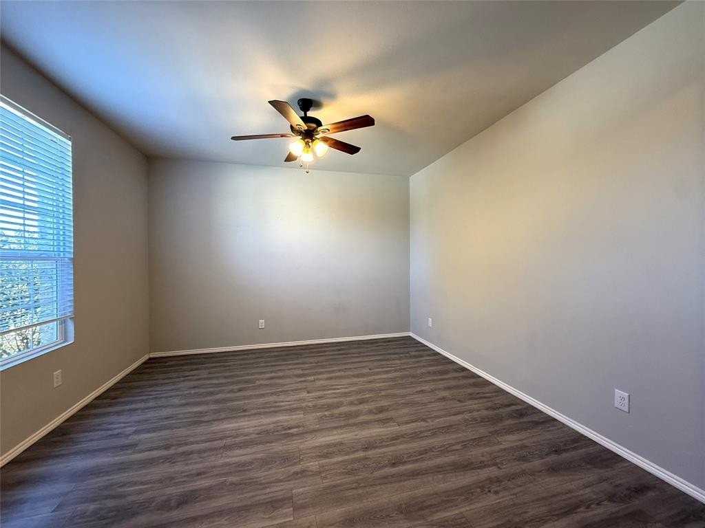 1204 Rivers Creek Ln - Photo 3 of 28