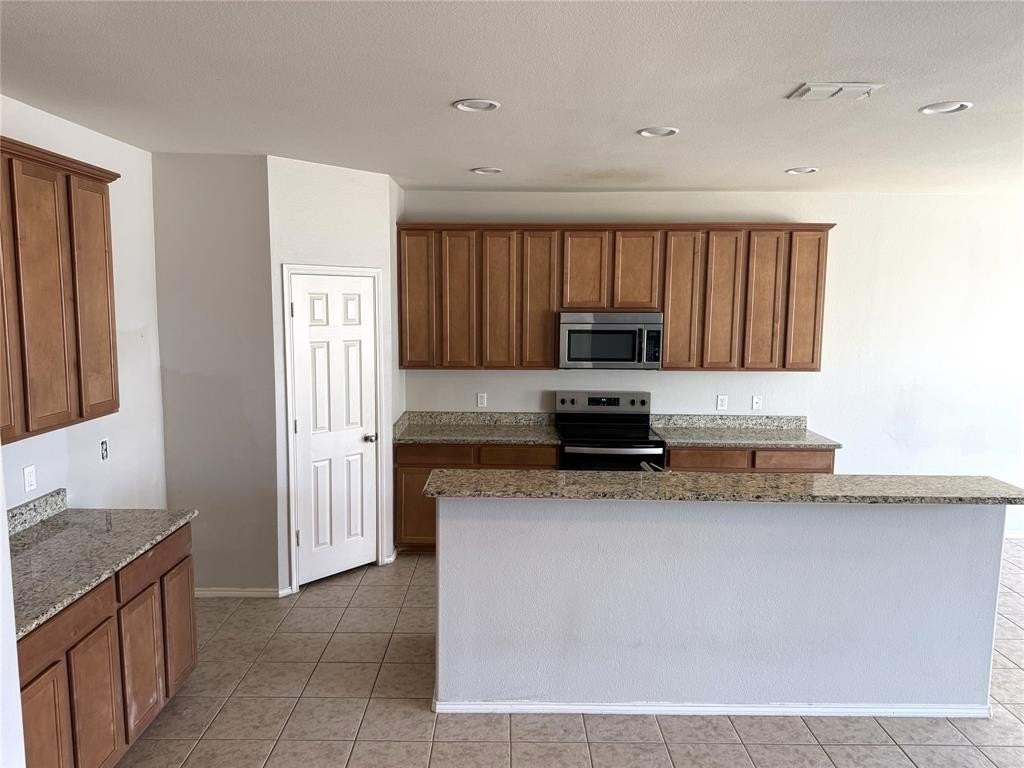 1204 Rivers Creek Ln - Photo 6 of 28