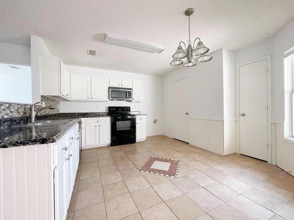 3808 Summer Hill Dr - Photo 3 of 14