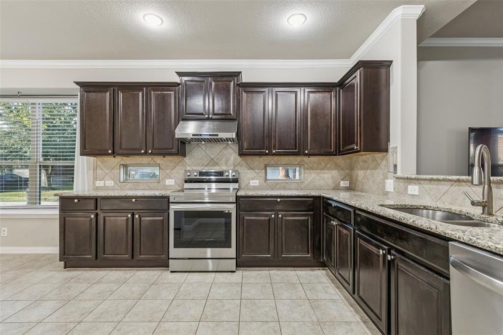 5001 Bluewater Dr - Photo 5 of 28