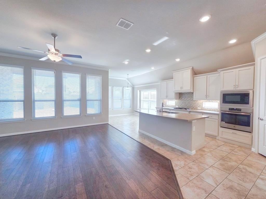 355 Prairie Ridge Ln - Photo 6 of 24