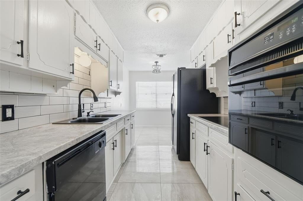 5201 Cloyce Ct - Photo 5 of 25