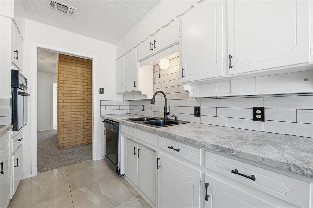 5201 Cloyce Ct - Photo 6 of 25