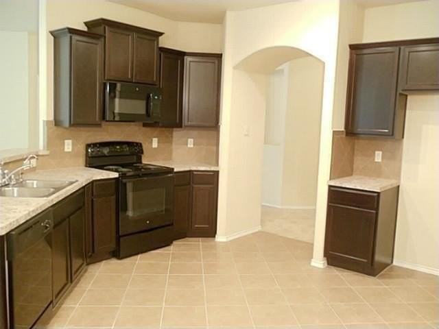 1207 Caroline Dr - Photo 4 of 8