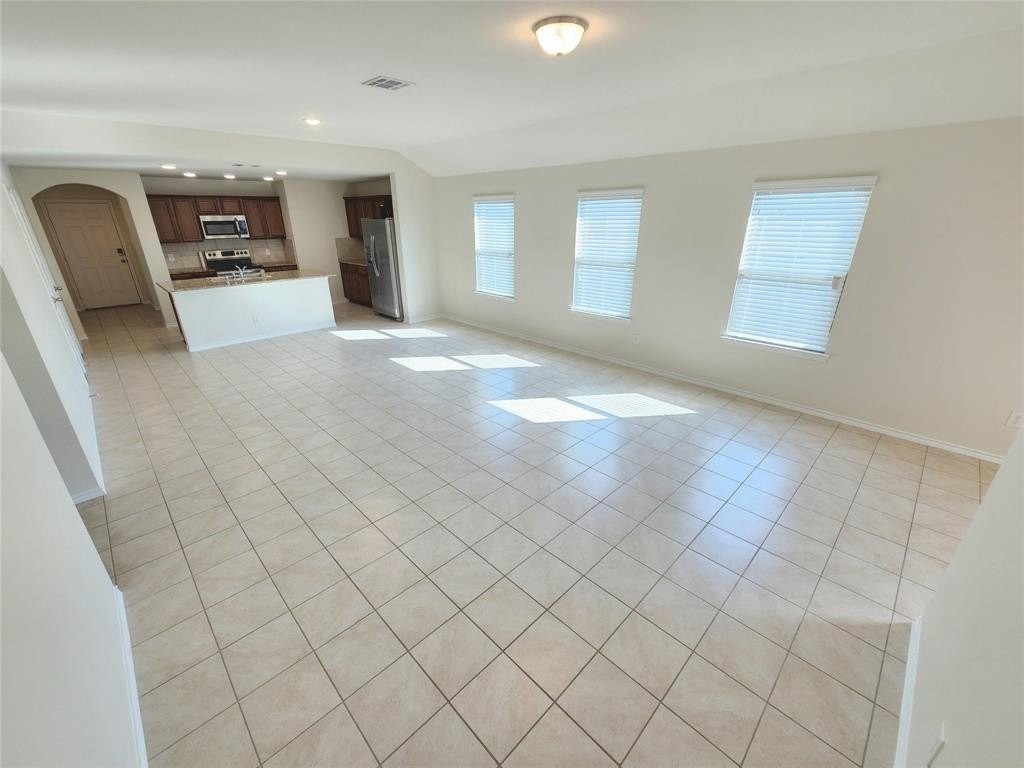 924 Amber St - Photo 4 of 19