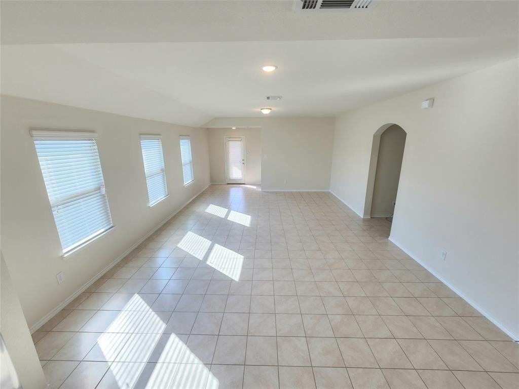 924 Amber St - Photo 6 of 19