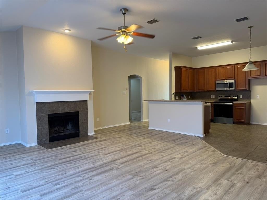 305 Woodridge Dr - Photo 7 of 20