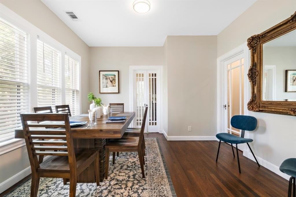 323 E Franklin St - Photo 5 of 18