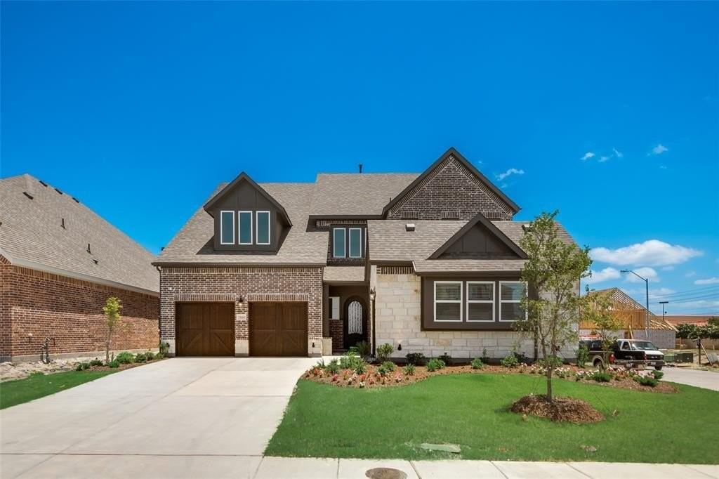 7935 Sarahville Dr - Photo 3 of 39