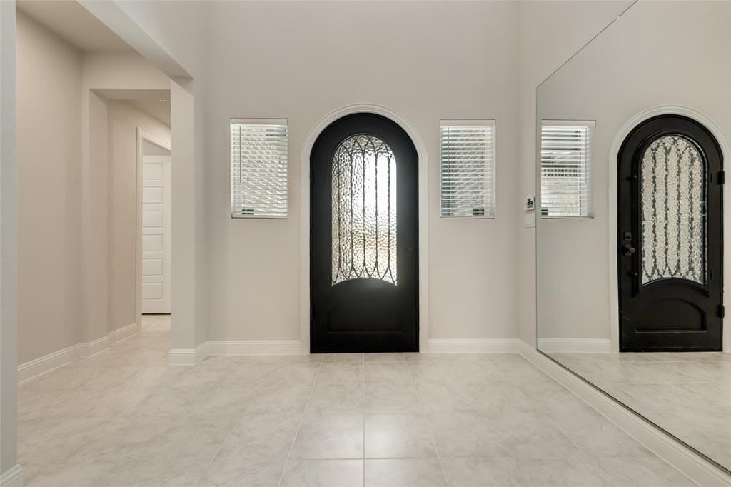 7935 Sarahville Dr - Photo 5 of 39