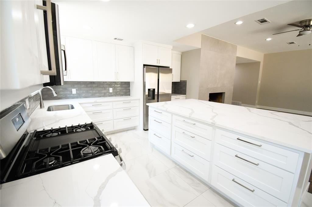 2641 Magnolia Dr - Photo 2 of 23