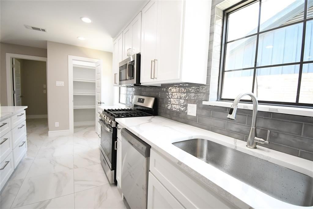 2641 Magnolia Dr - Photo 3 of 23