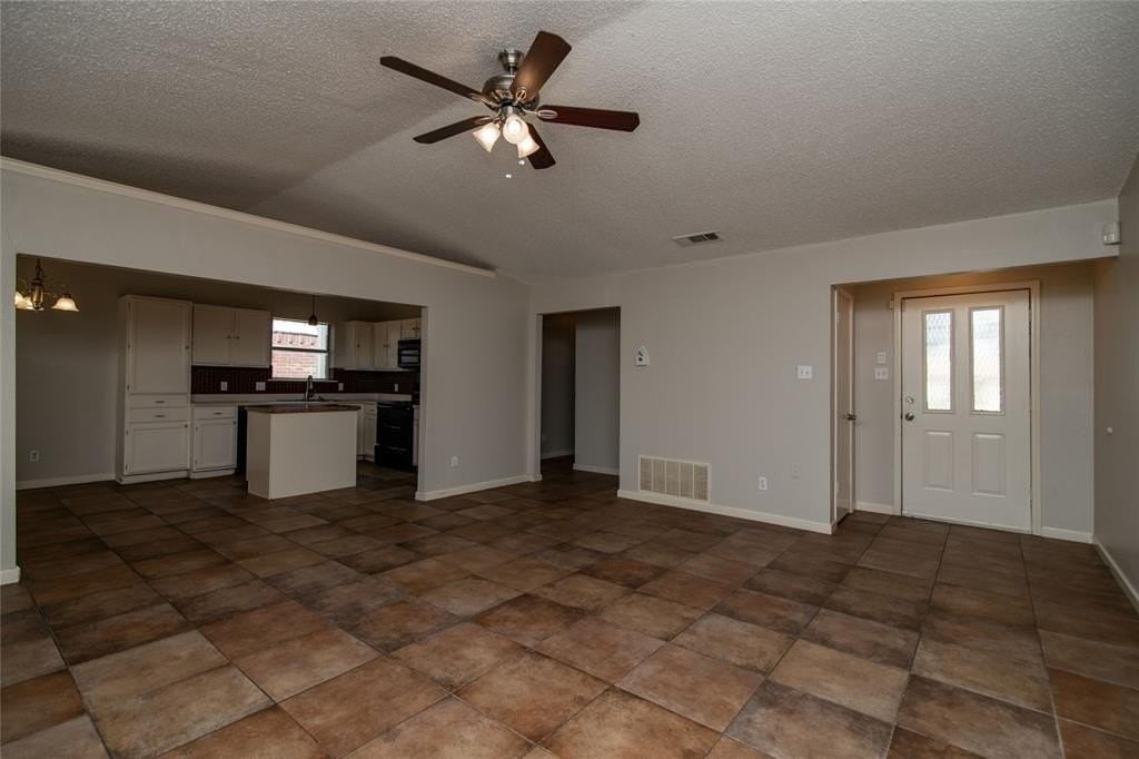 618 Plainview Dr - Photo 5 of 17