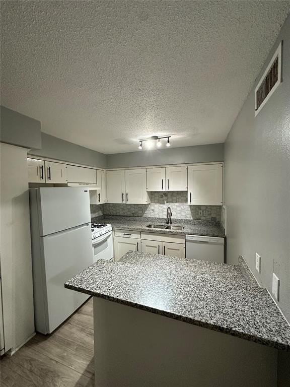 9852 Brockbank Dr - Photo 4 of 9