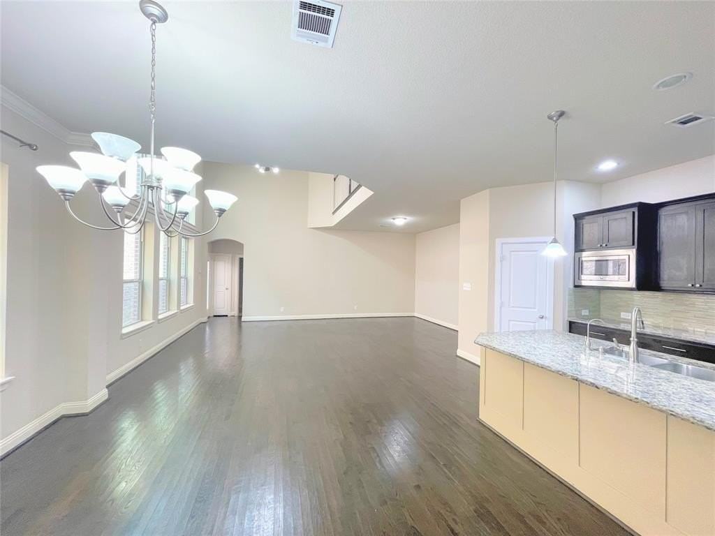 6622 Deleon St - Photo 7 of 33