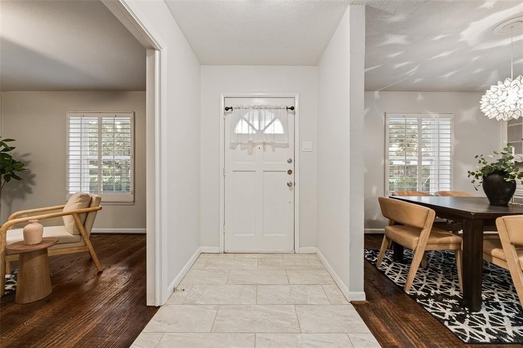 6848 Town North Dr - Photo 3 of 32