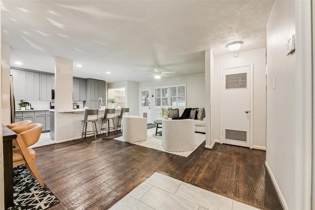 6848 Town North Dr - Photo 4 of 32