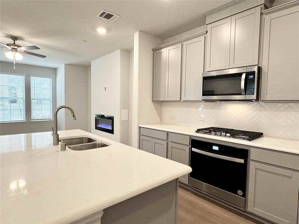 7830 Bayside Dr - Photo 7 of 25