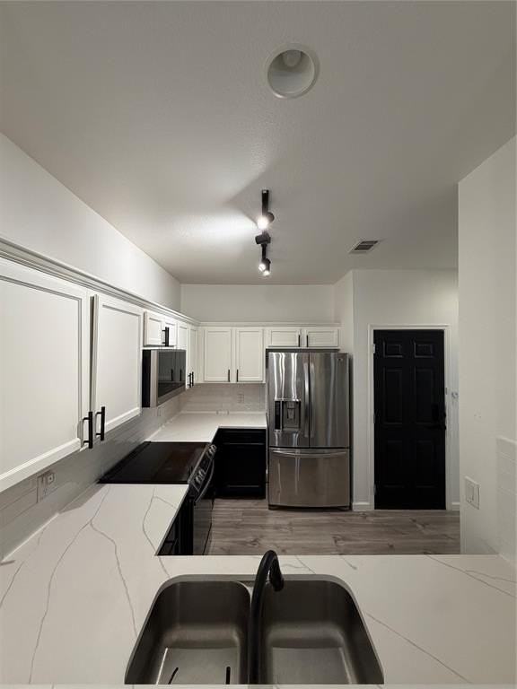 2743 Hyde Park Dr - Photo 6 of 21