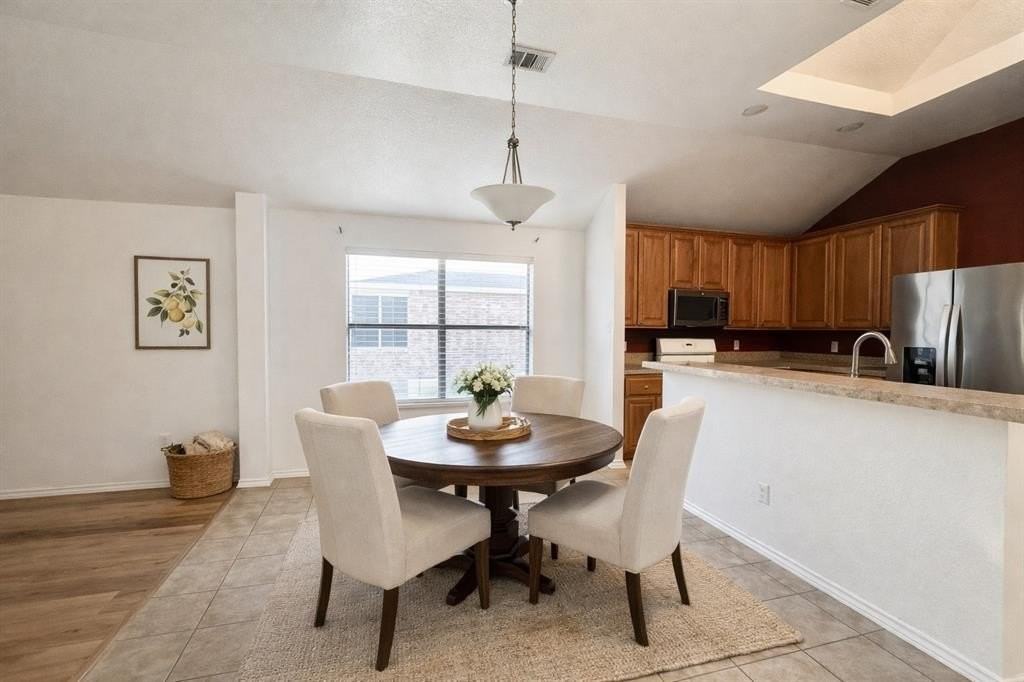 2815 Oak Crest Dr - Photo 4 of 17