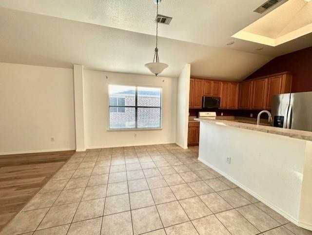 2815 Oak Crest Dr - Photo 5 of 17