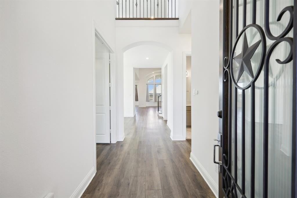 4101 Hawthorn Dr - Photo 2 of 40